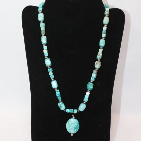 Beautiful Magnesite Gemstone Necklace 22" - Picture 1 of 12